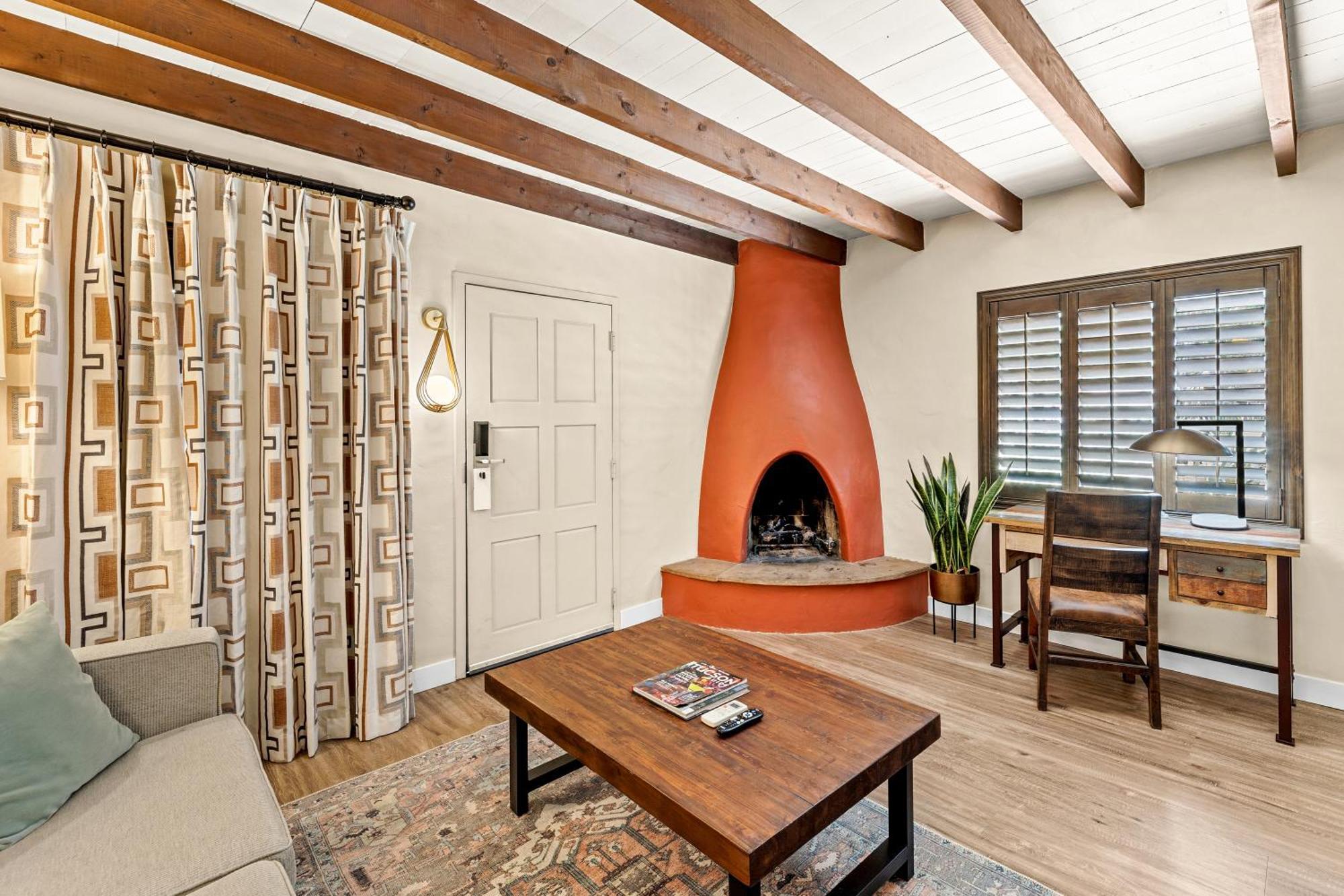 Lodge On The Desert Tucson Bagian luar foto